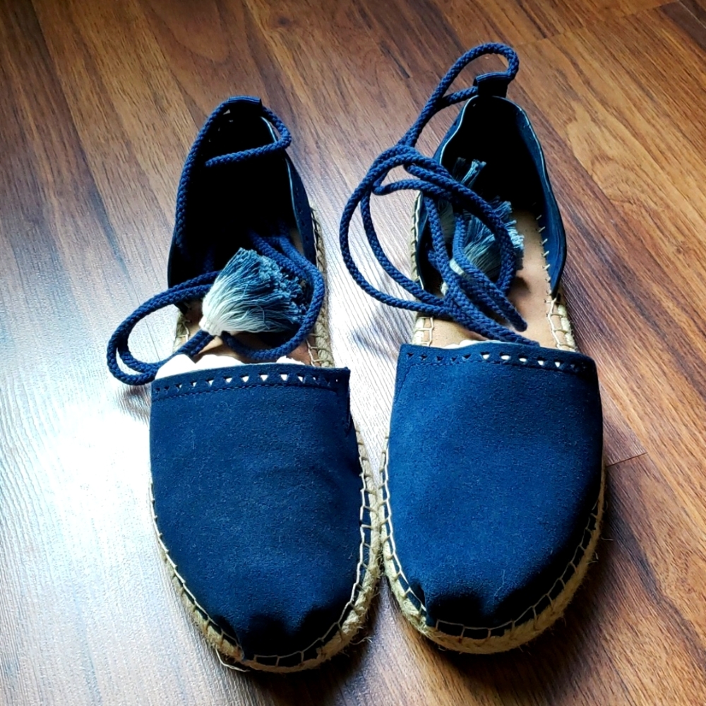 NIB Toms navy suede Katalina espadrille shoes
